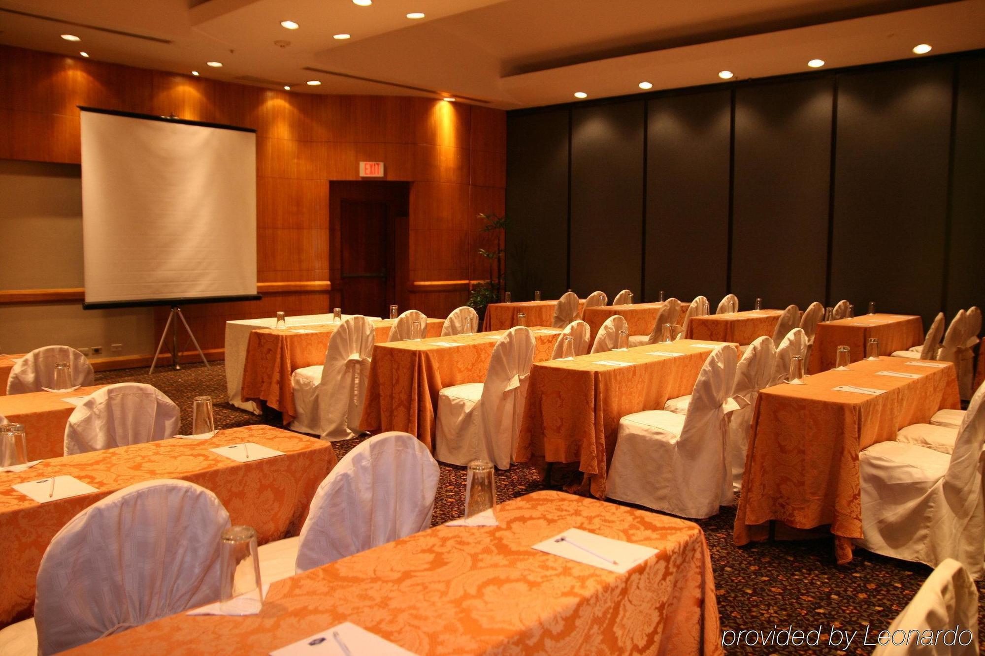 Hampton Inn By Hilton Guayaquil-Downtown Business photo